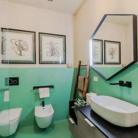 Casa Lucky, Romantic Modern 3 Bedrooms Penthouse Lucca