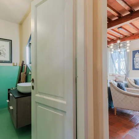 Apartment Casa Lucky, Romantic Modern 3 Bedrooms Penthouse Lucca
