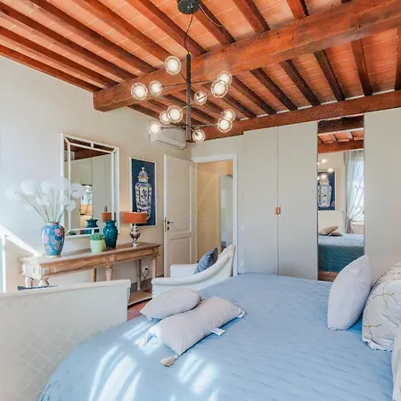 Casa Lucky, Romantic Modern 3 Bedrooms Penthouse Apartment Lucca