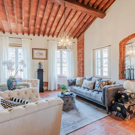 Casa Lucky, Romantic Modern 3 Bedrooms Penthouse Lucca