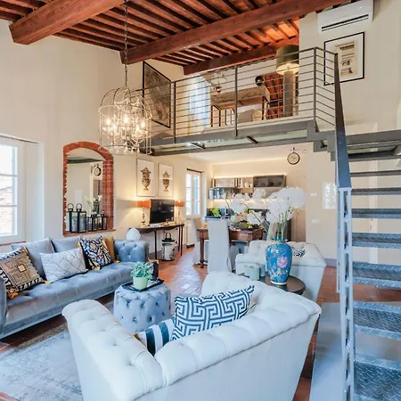 Casa Lucky, Romantic Modern 3 Bedrooms Penthouse Lucca